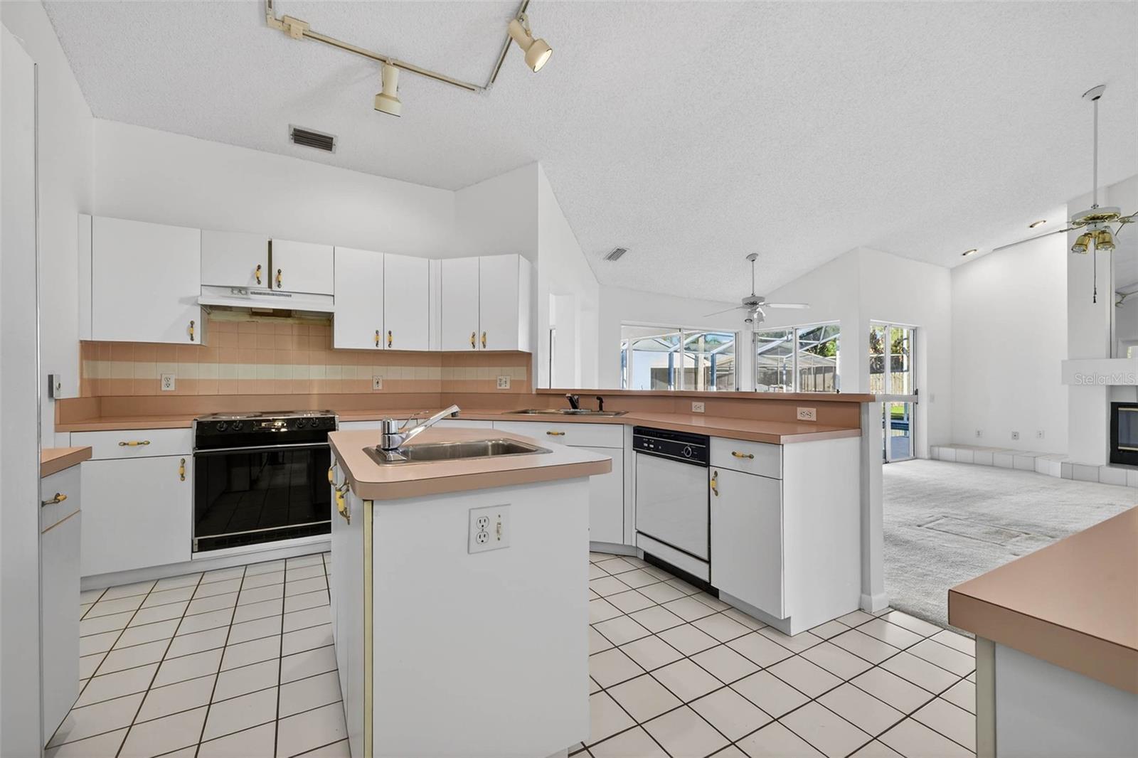 Image 9 of 37 For 1819 Tree Swallow Way