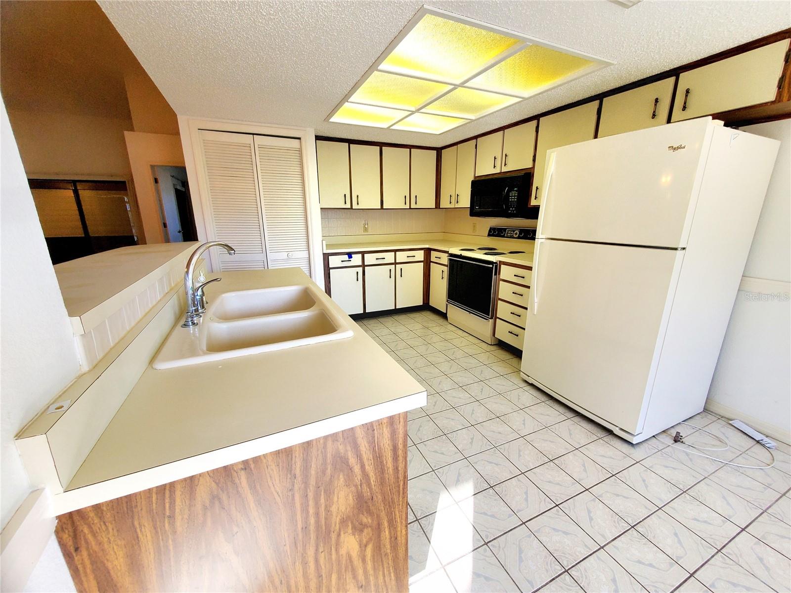 Image 10 of 32 For 2053 Villa Terrace