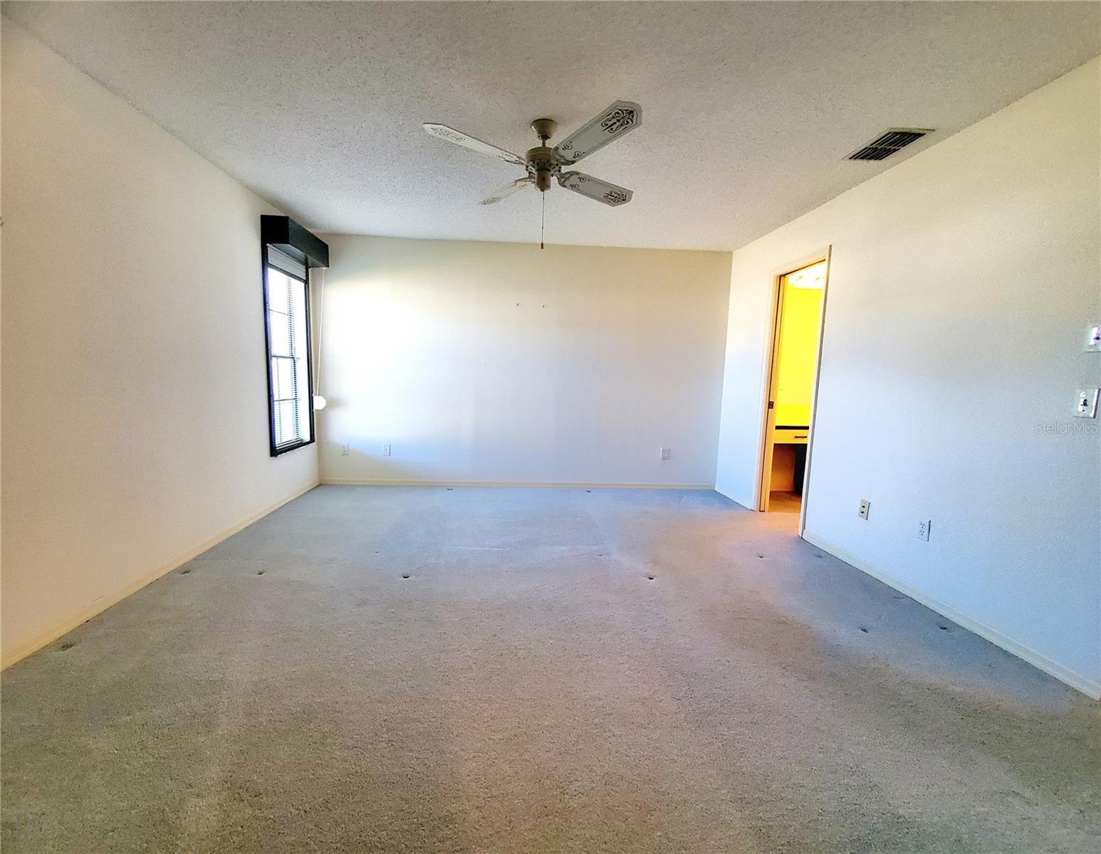 Image 19 of 32 For 2053 Villa Terrace