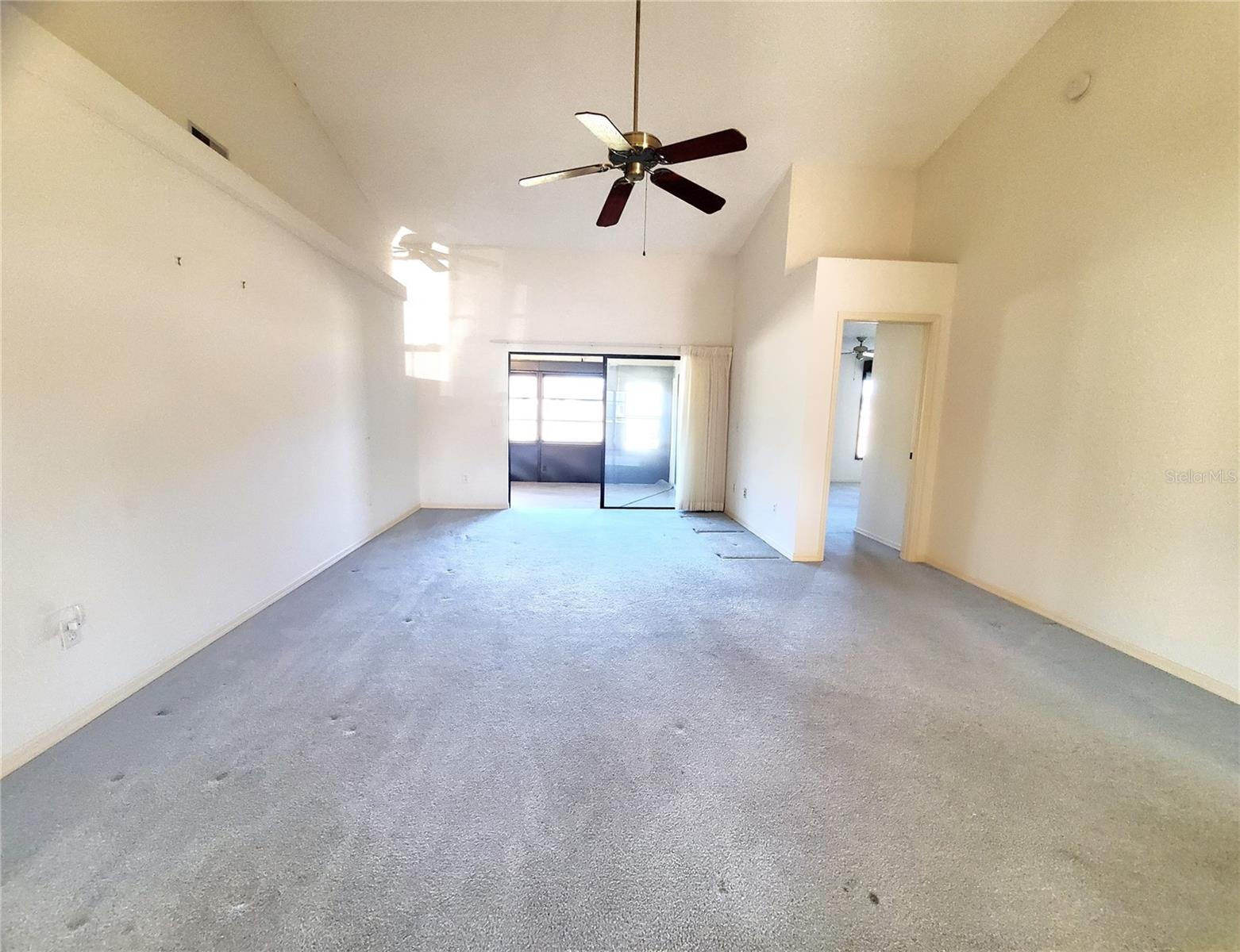 Image 3 of 32 For 2053 Villa Terrace