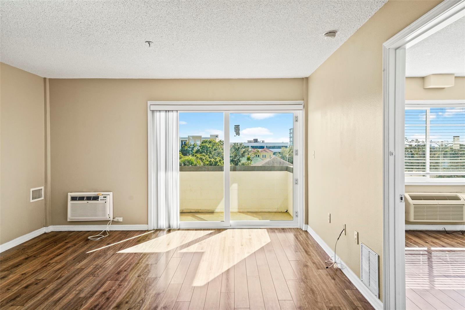 Image 11 of 37 For 406 Cedar Avenue 408