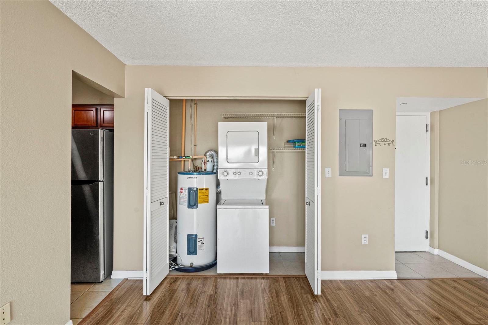 Image 13 of 37 For 406 Cedar Avenue 408