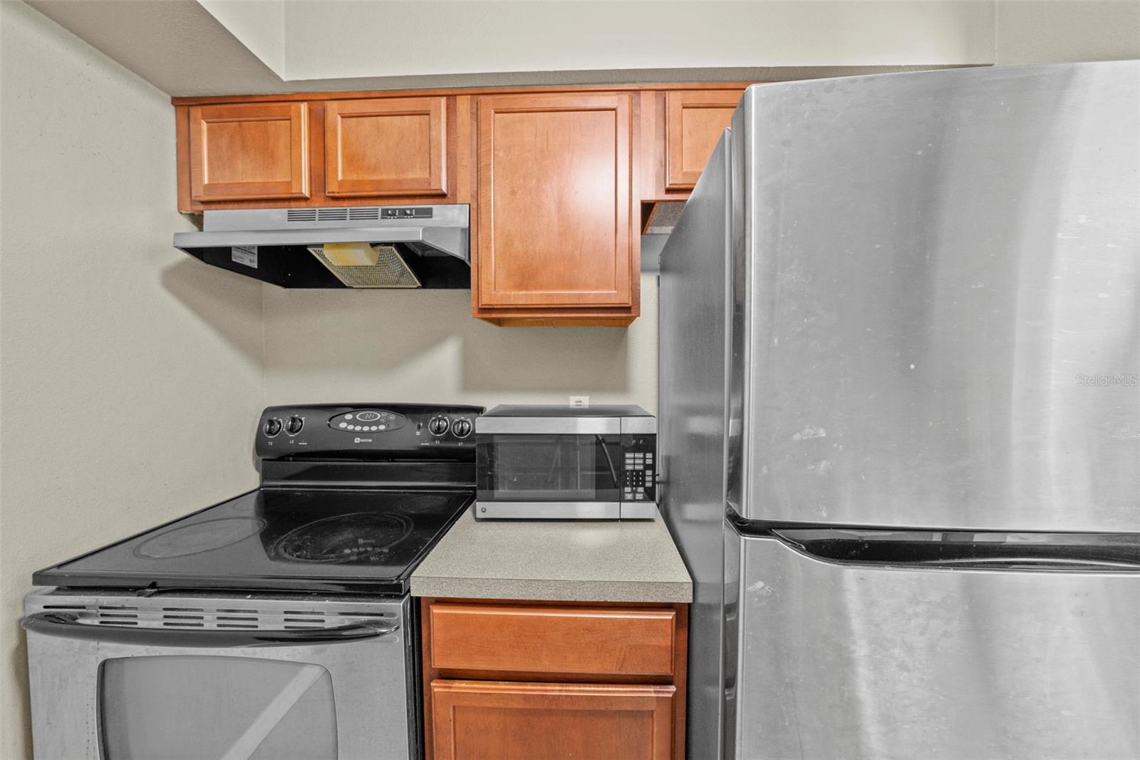 Image 15 of 37 For 406 Cedar Avenue 408