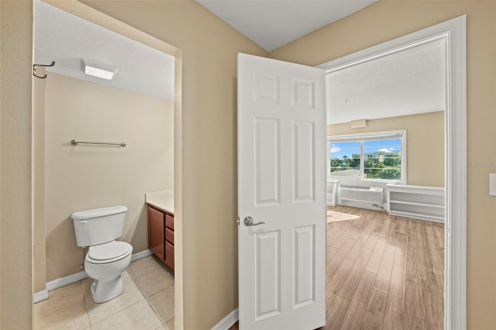 Image 21 of 37 For 406 Cedar Avenue 408