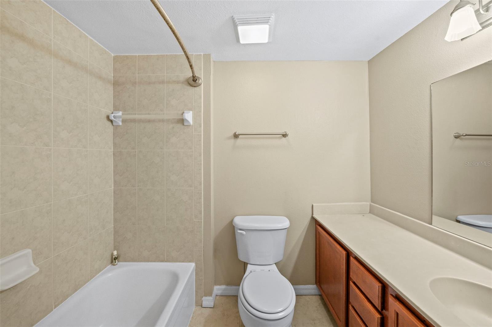 Image 23 of 37 For 406 Cedar Avenue 408