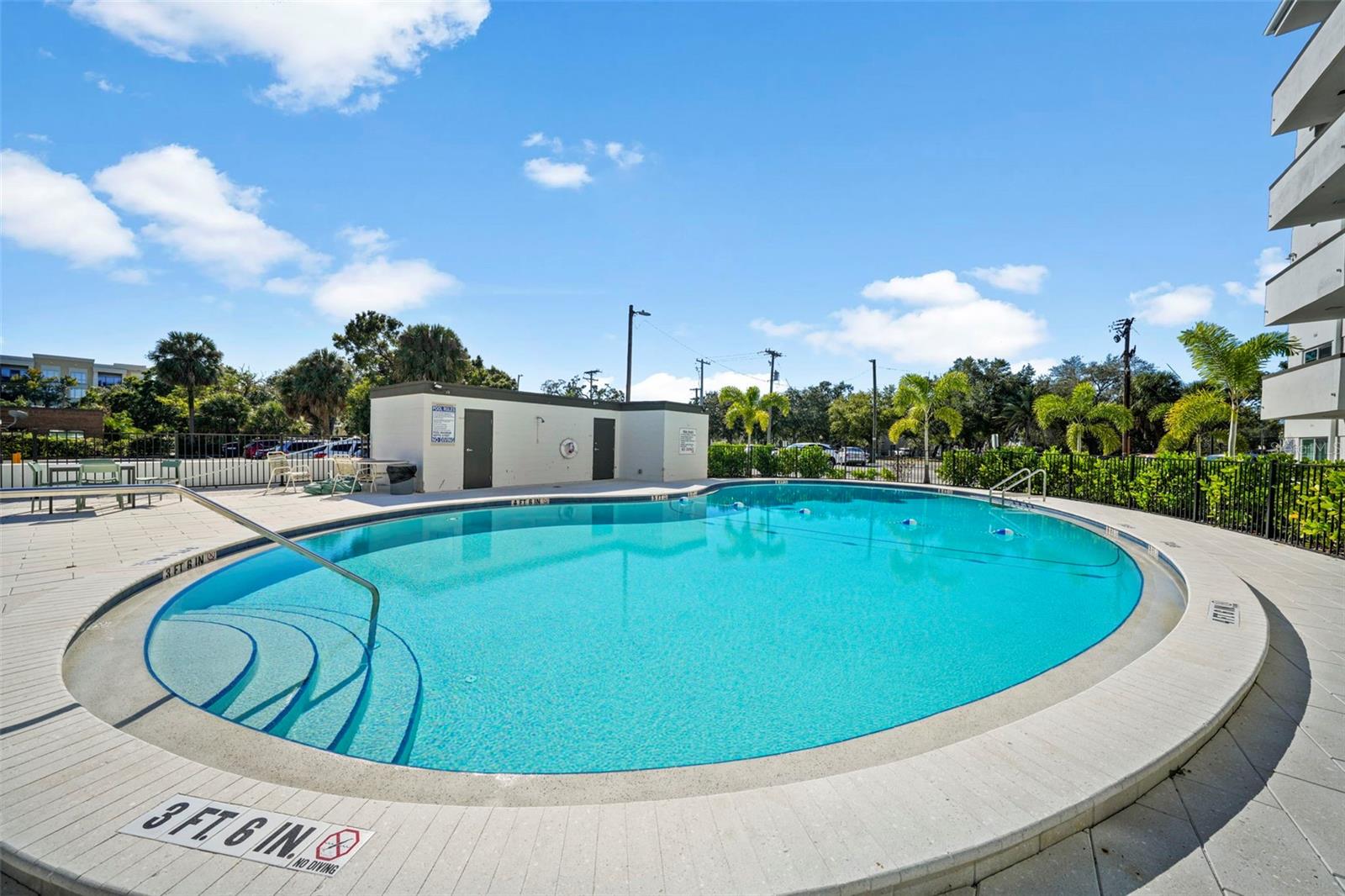 Image 6 of 37 For 406 Cedar Avenue 408