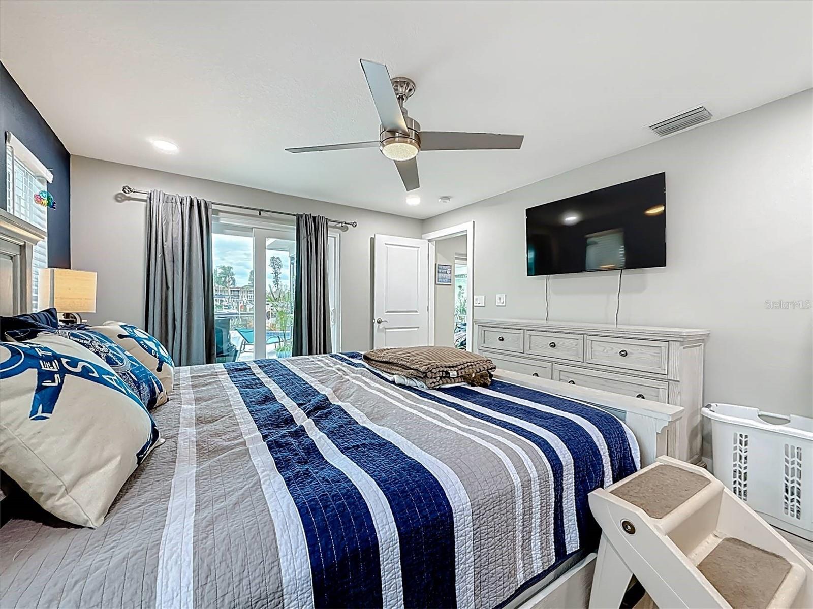 Image 38 of 82 For 3828 48th Avenue S