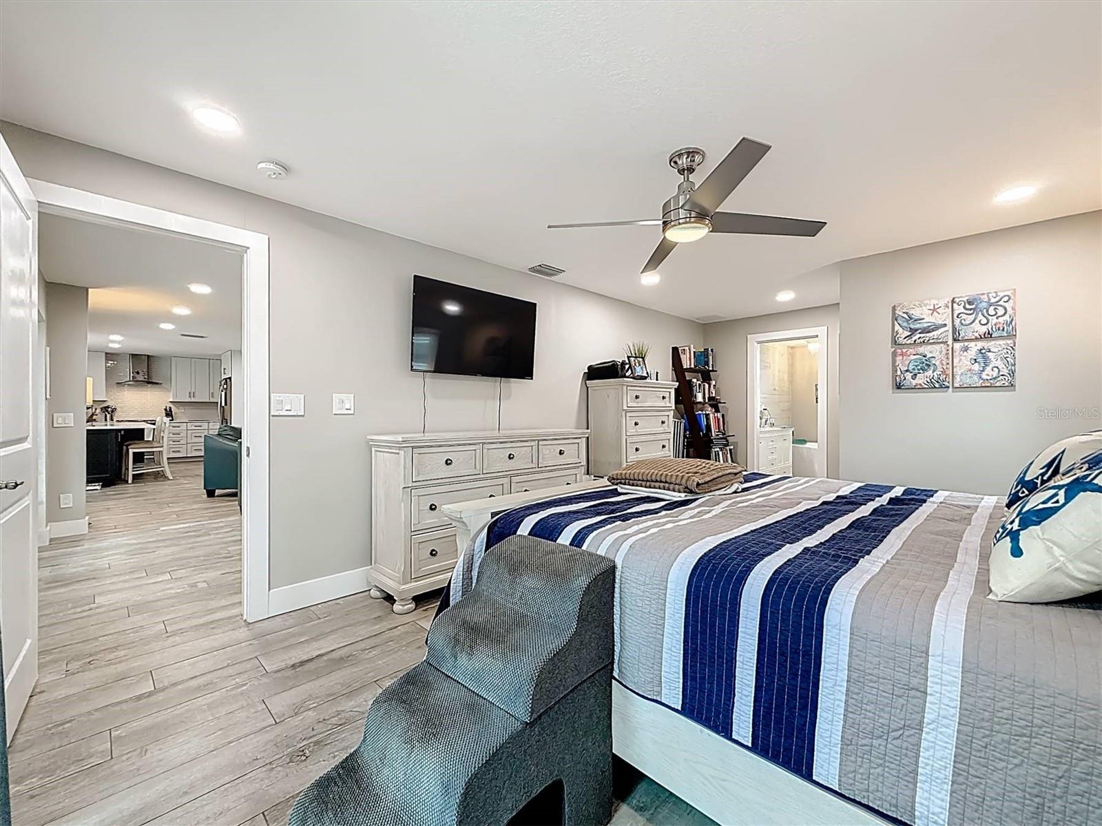 Image 41 of 82 For 3828 48th Avenue S