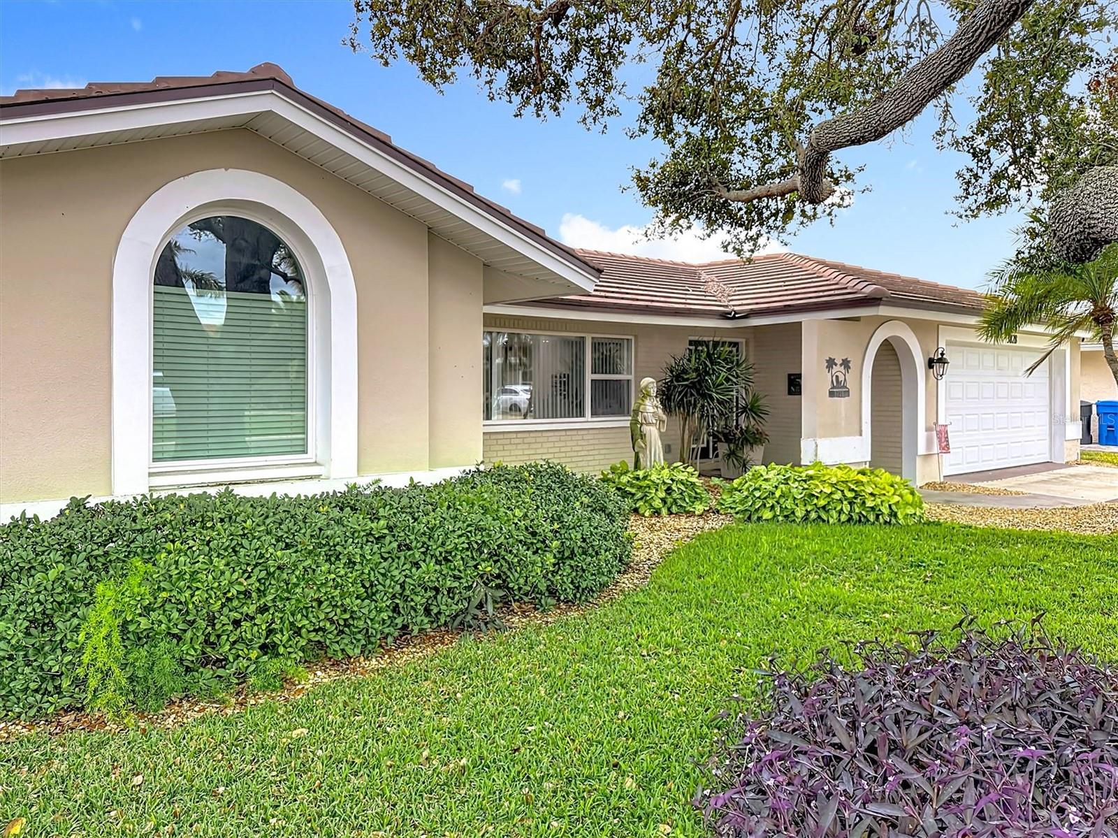 Image 5 of 82 For 3828 48th Avenue S