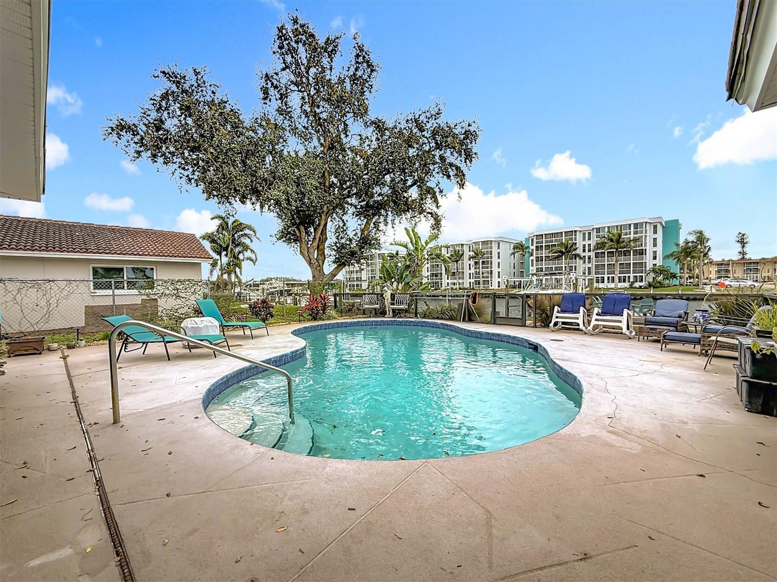 Image 53 of 82 For 3828 48th Avenue S