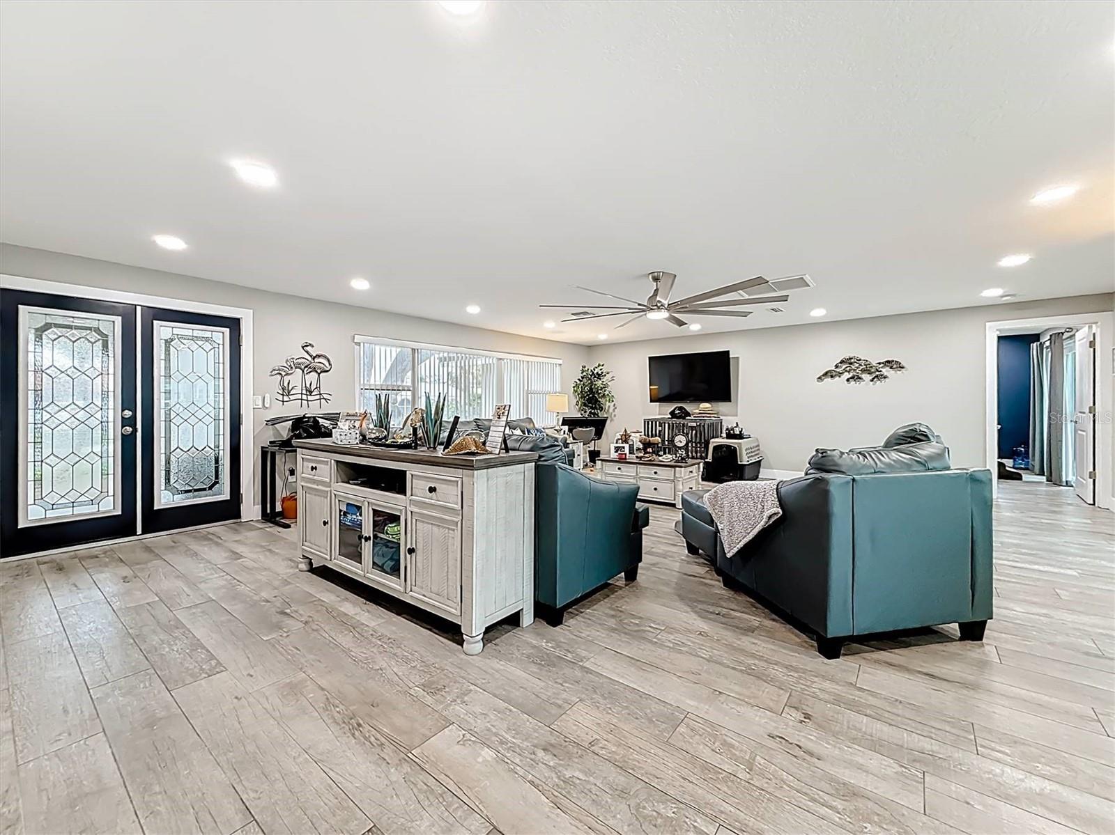 Image 8 of 82 For 3828 48th Avenue S