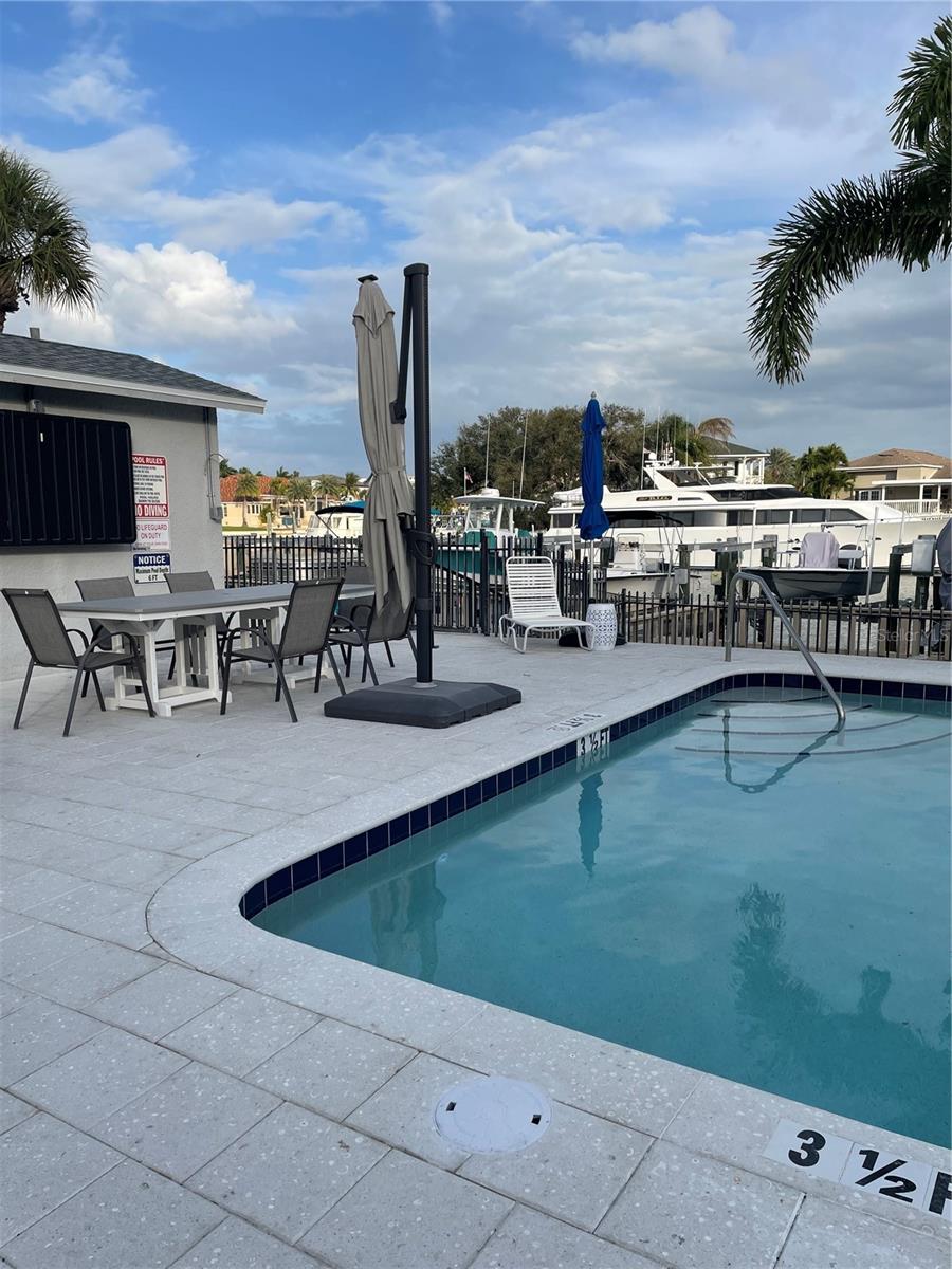 Image 27 of 32 For 745 Pinellas Bayway S 105