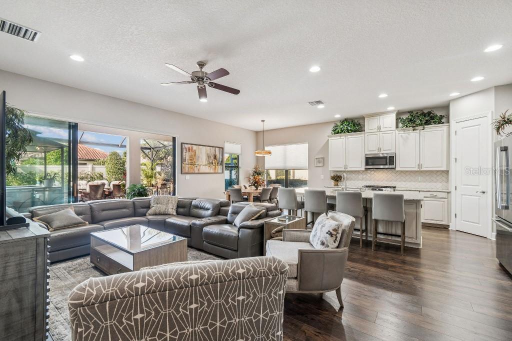 Listing photo id 25 for 11477 Bitola Drive