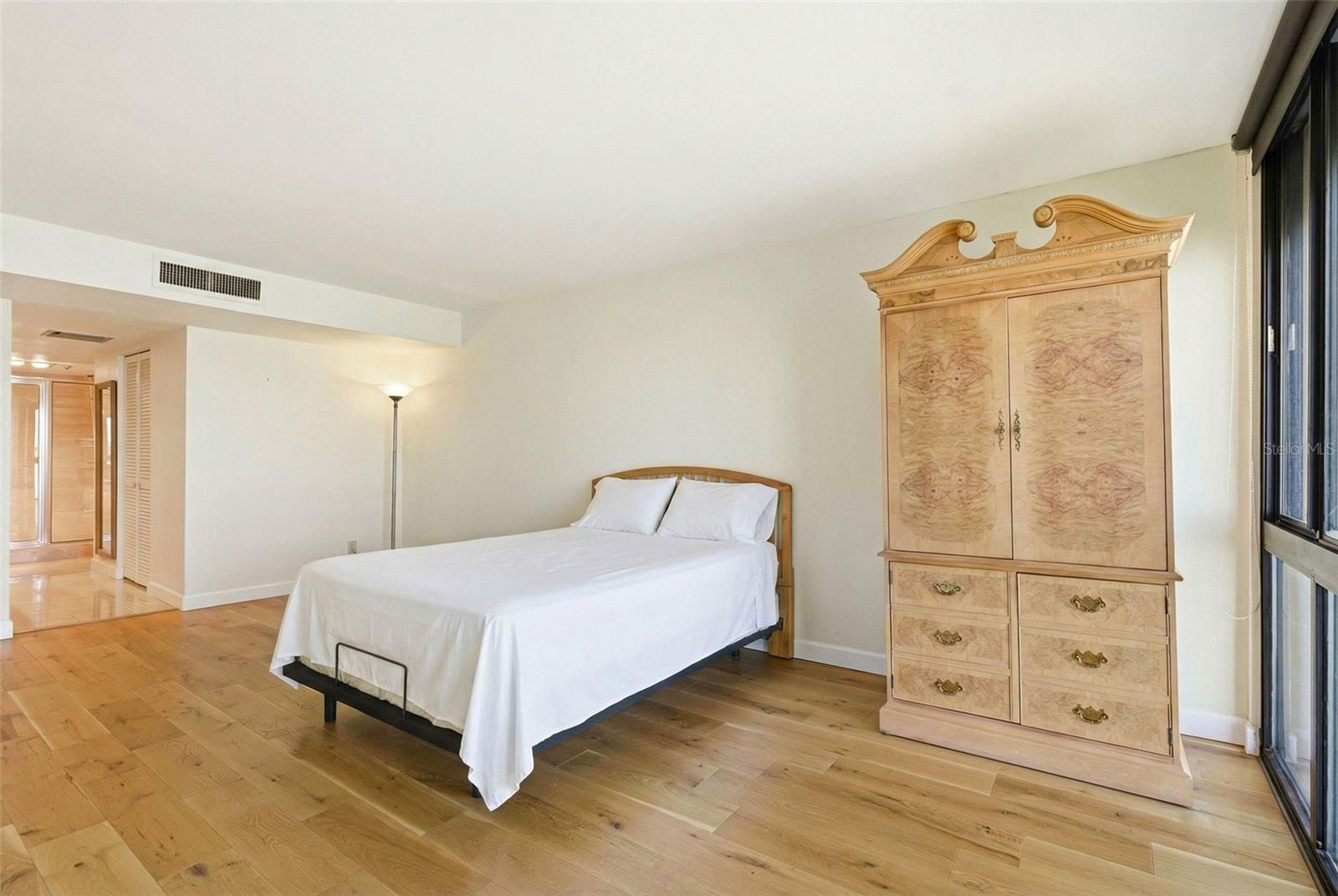 Image 18 of 73 For 3301 Bayshore Boulevard 1007b