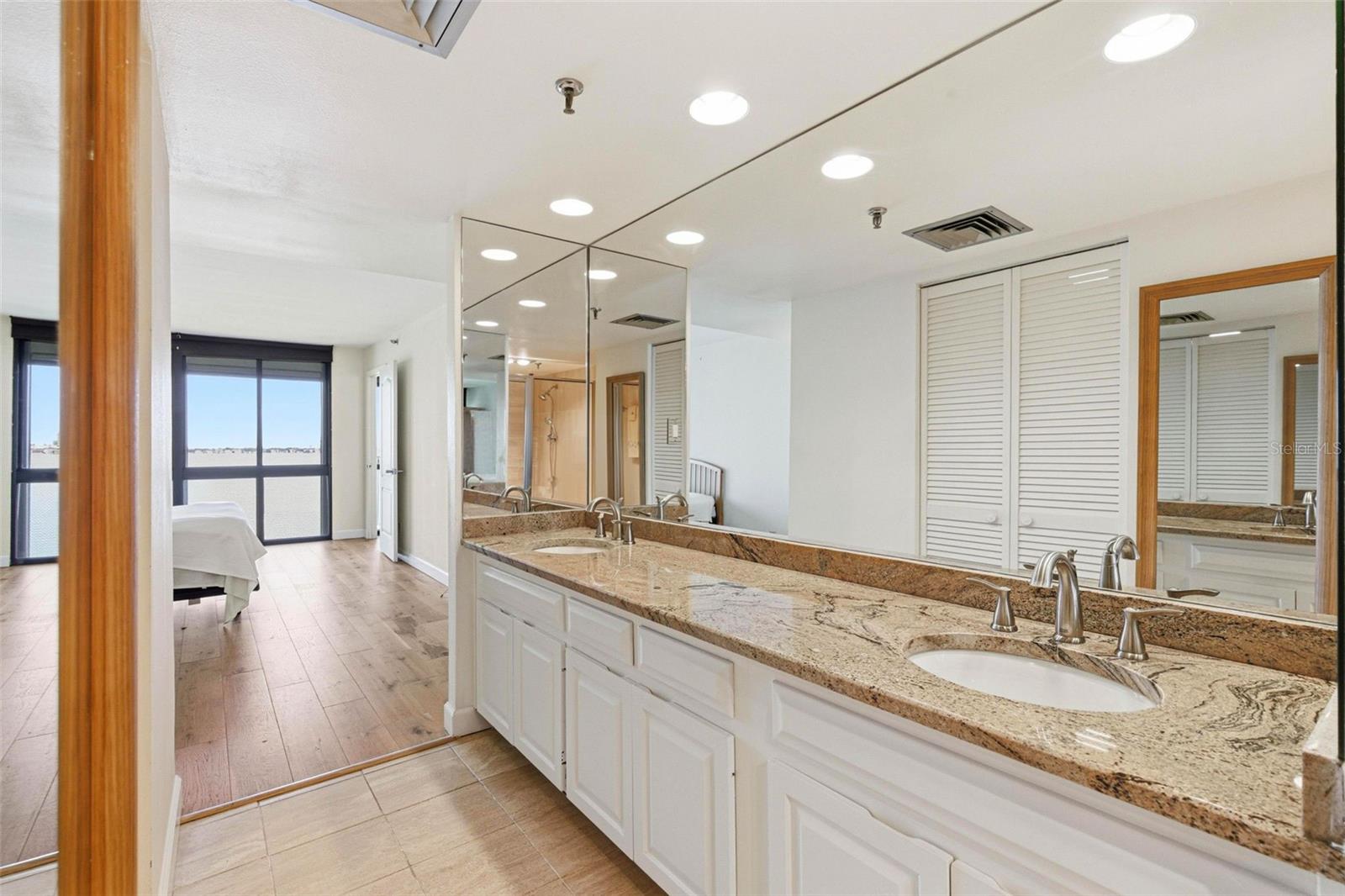 Image 20 of 73 For 3301 Bayshore Boulevard 1007b