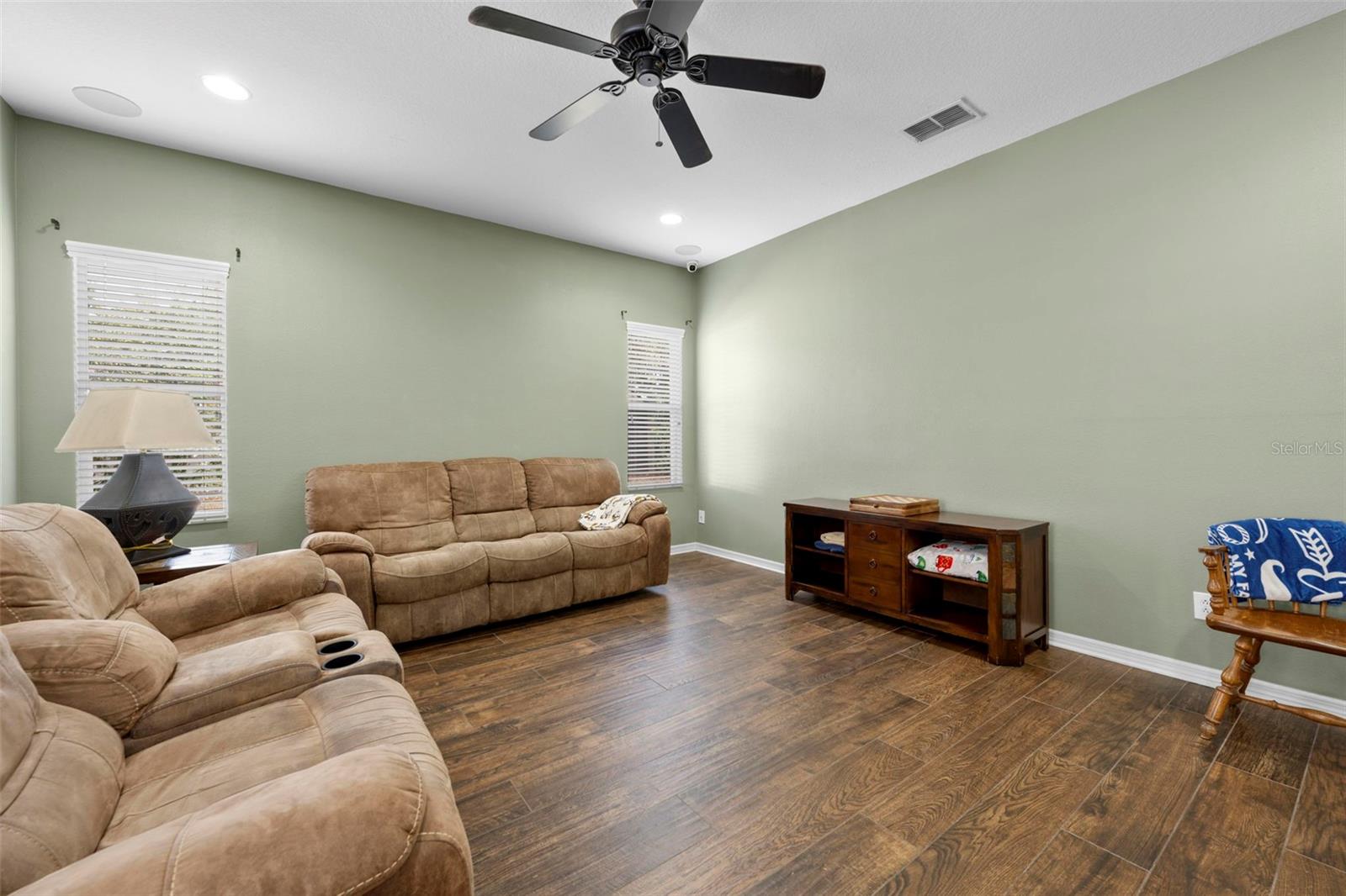 Image 19 of 49 For 632 Winthrop Drive