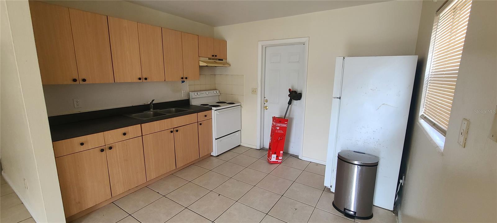 Image 3 of 12 For 1109 Seneca Avenue