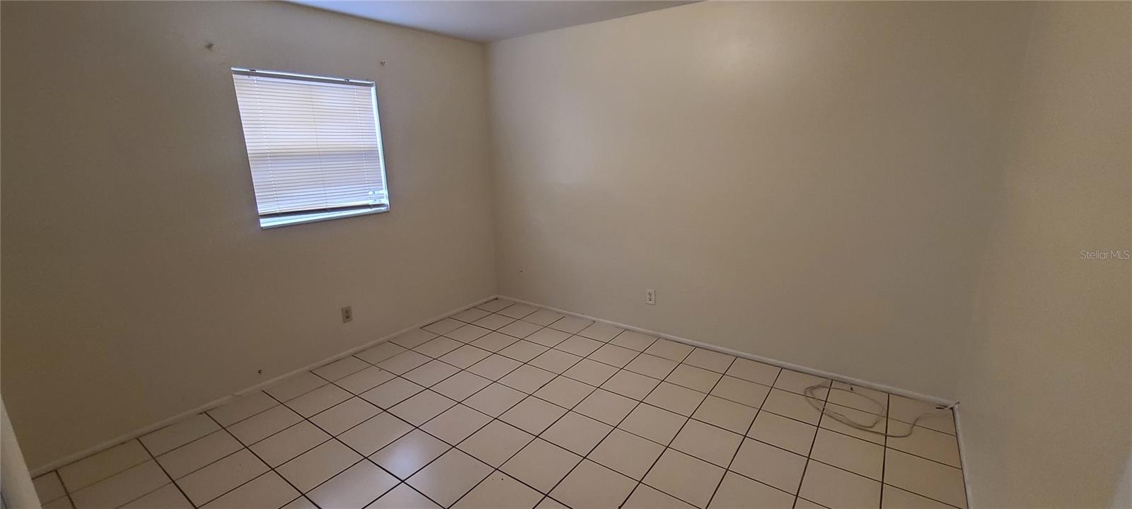 Image 5 of 12 For 1109 Seneca Avenue