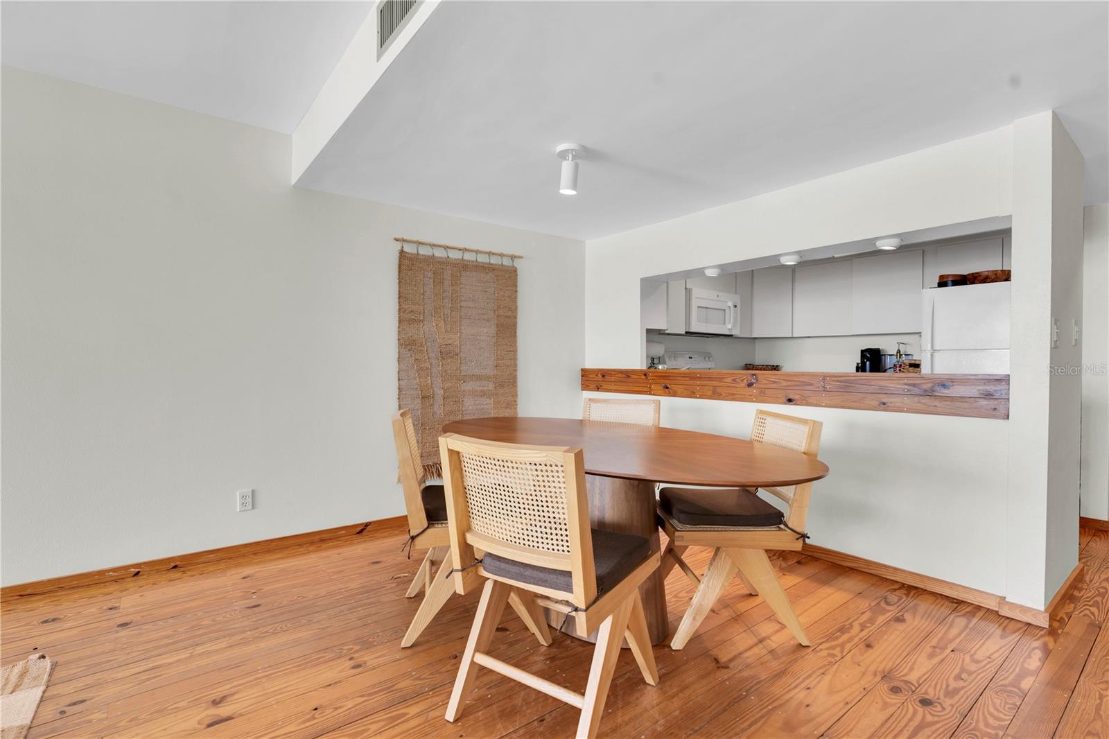 Image 11 of 39 For 3200 Gulf Boulevard 202