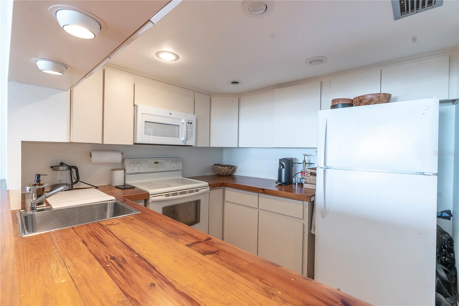 Image 13 of 39 For 3200 Gulf Boulevard 202