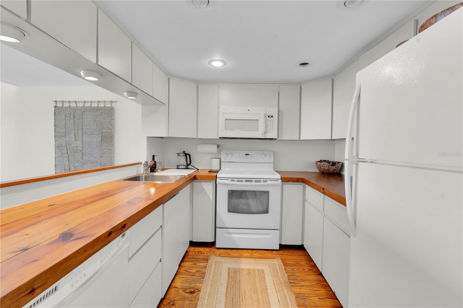 Image 14 of 39 For 3200 Gulf Boulevard 202