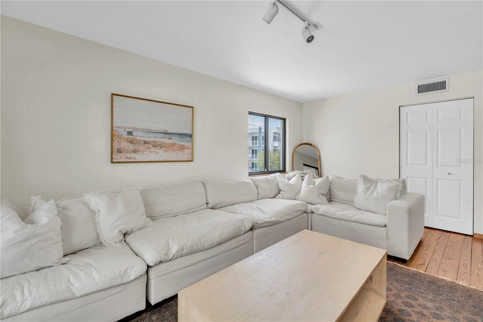 Image 9 of 39 For 3200 Gulf Boulevard 202