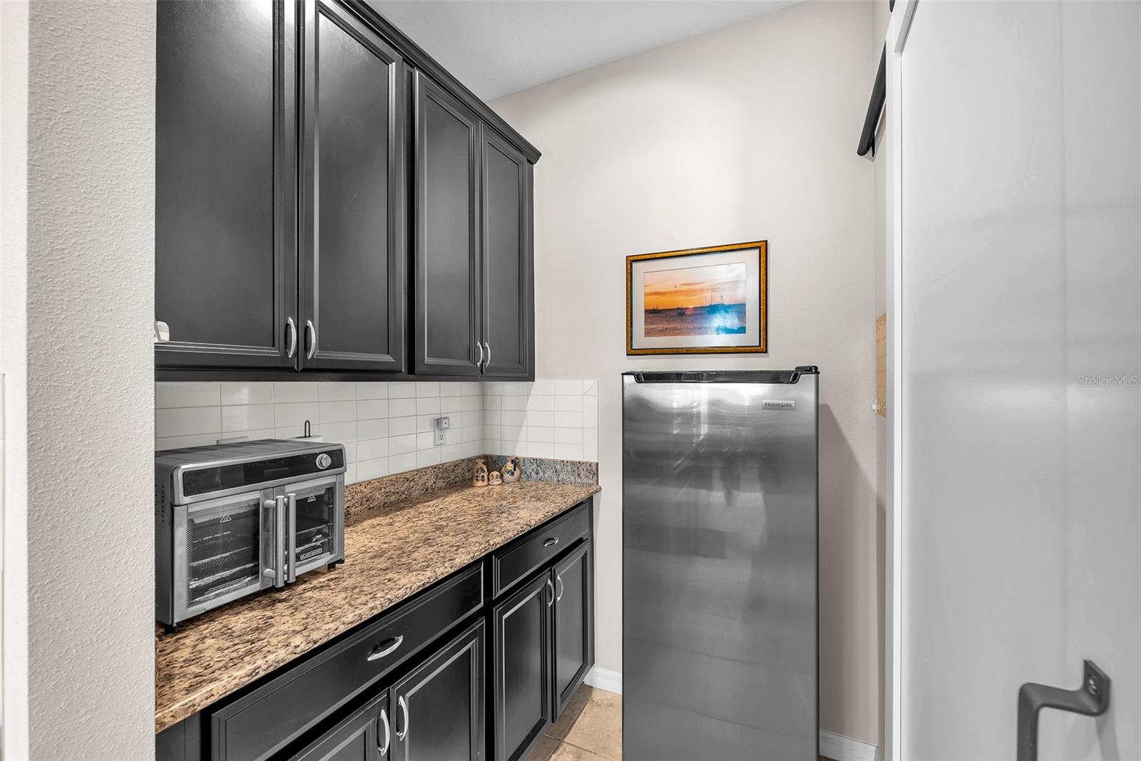 Image 18 of 48 For 8206 Willow Beach Drive