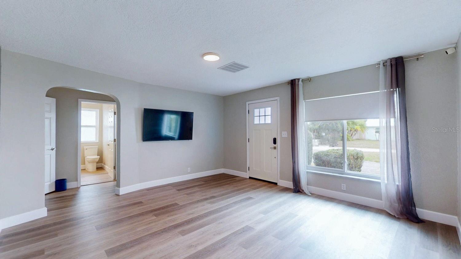 Image 10 of 93 For 2495 37th Avenue N