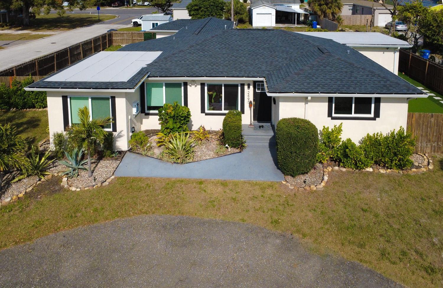 Image 3 of 93 For 2495 37th Avenue N