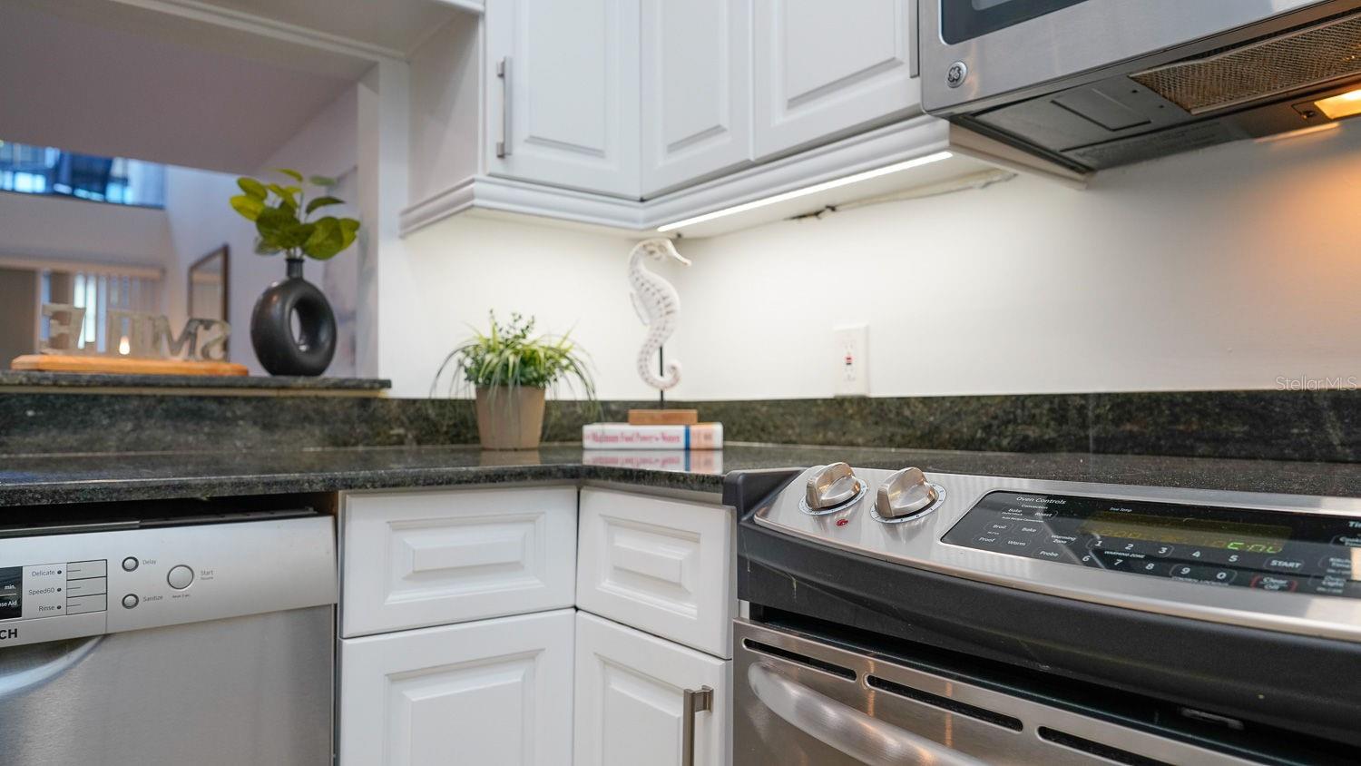 Image 13 of 28 For 301 2nd Street N 14