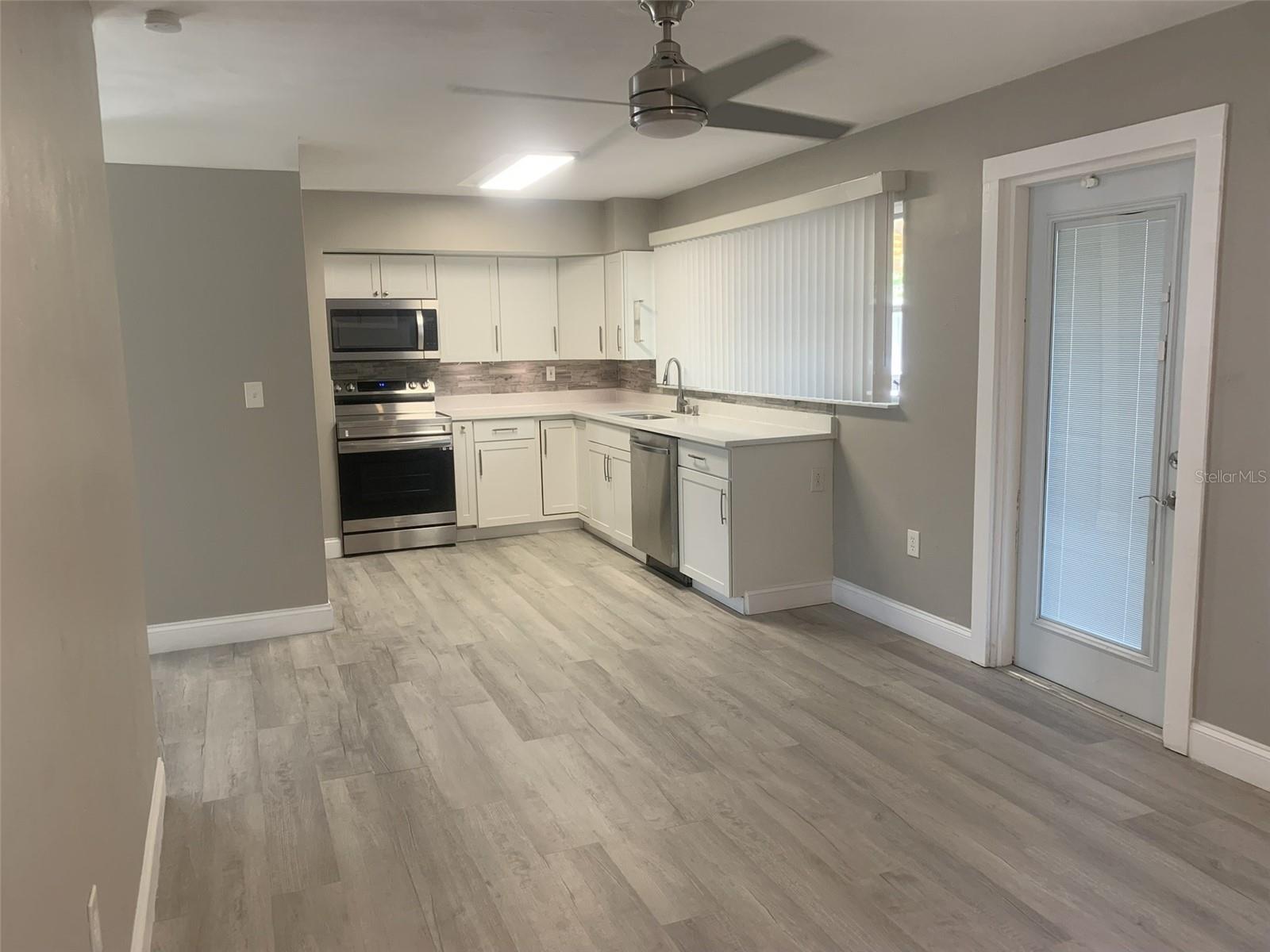 Image 4 of 21 For 6483 43rd Avenue N