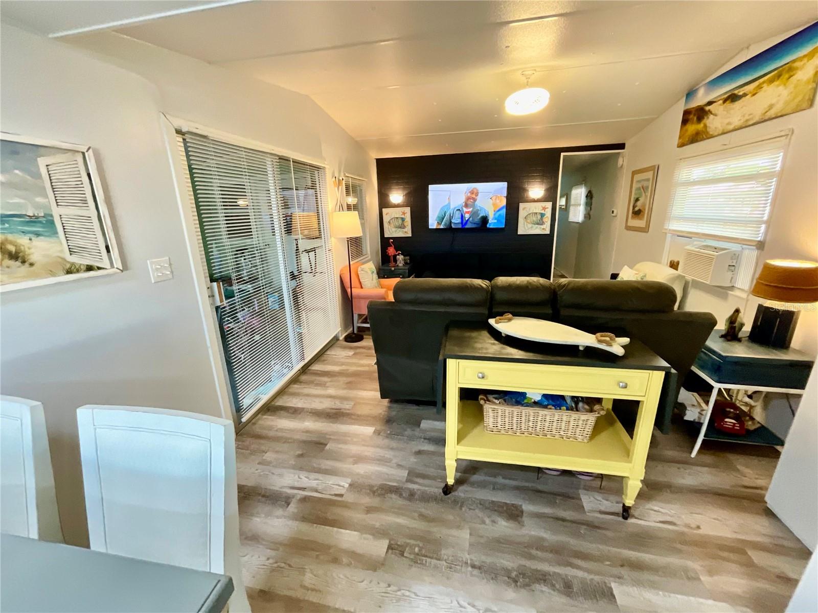 Image 6 of 29 For 6580 Seminole Boulevard 510