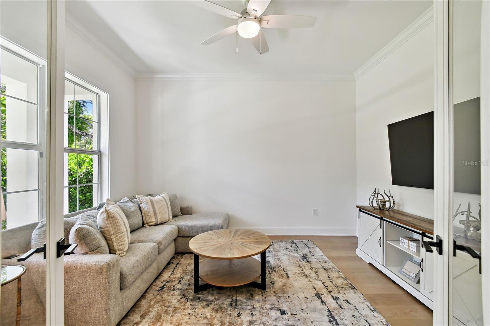 Listing photo id 9 for 3905 San Obispo Street