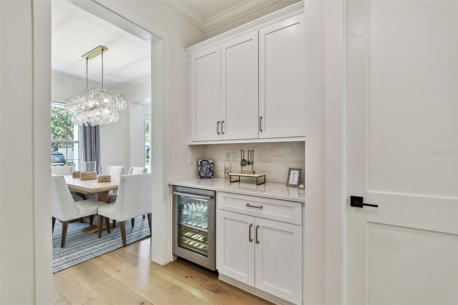 Listing photo id 12 for 3905 San Obispo Street