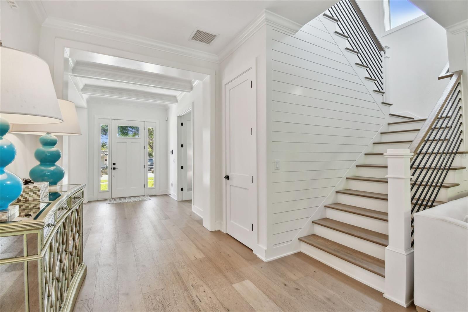 Listing photo id 14 for 3905 San Obispo Street