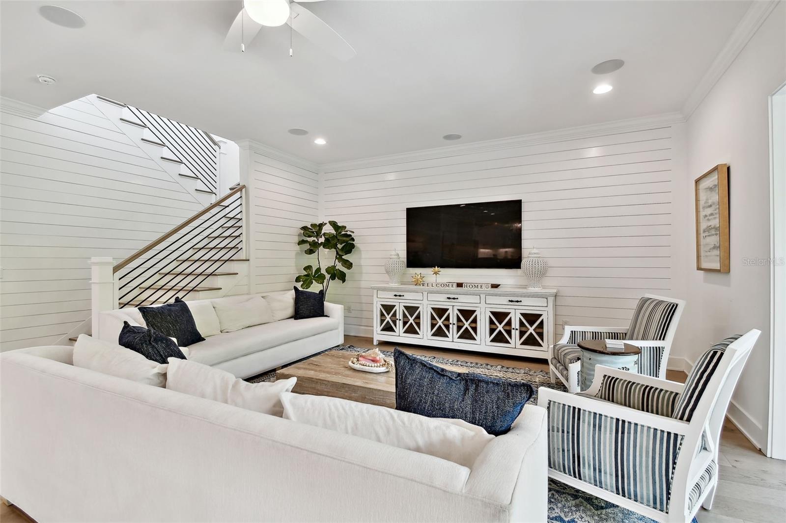 Listing photo id 17 for 3905 San Obispo Street