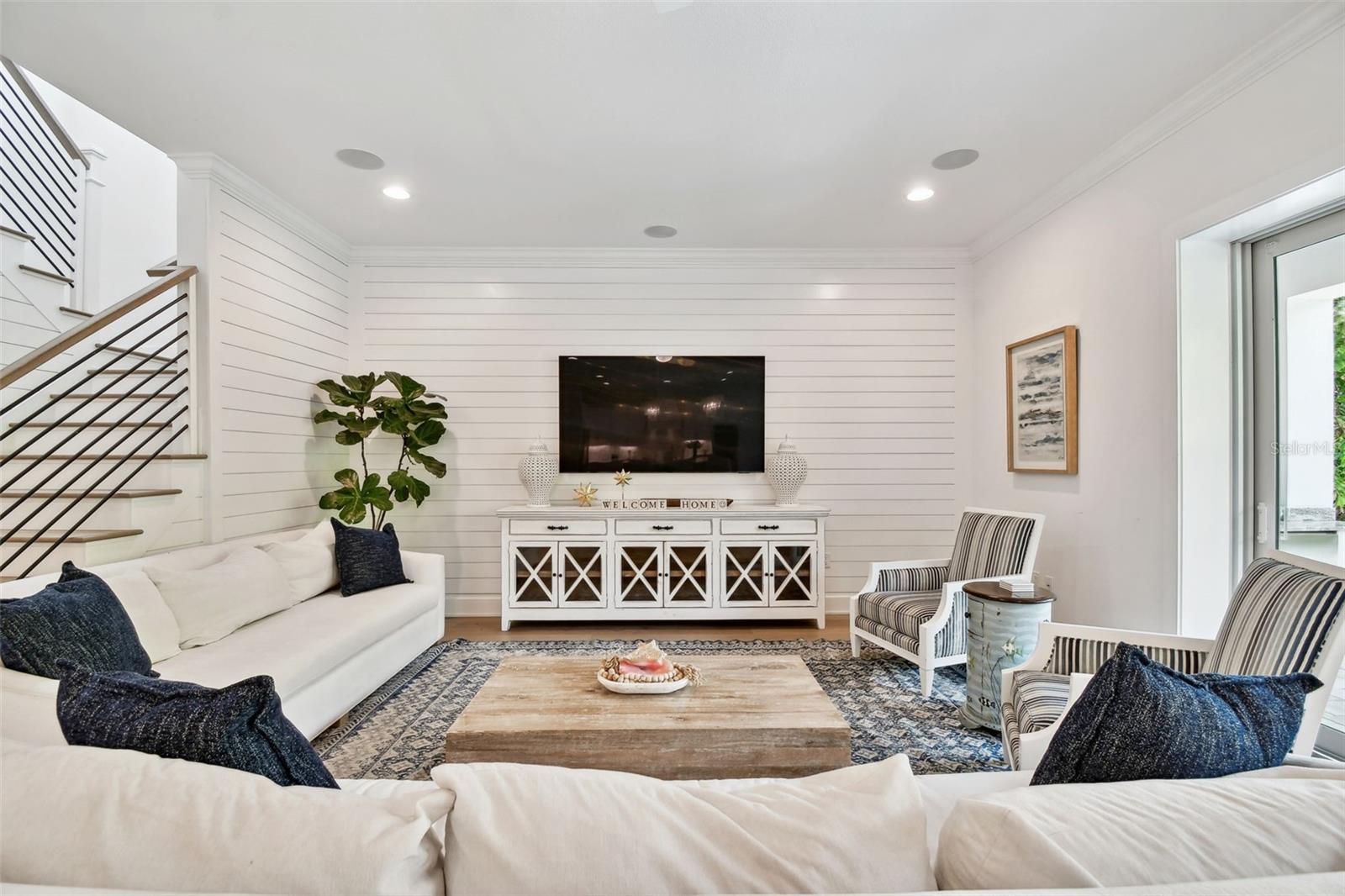 Listing photo id 19 for 3905 San Obispo Street