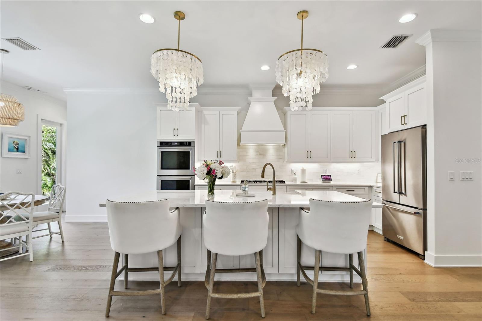 Listing photo id 21 for 3905 San Obispo Street