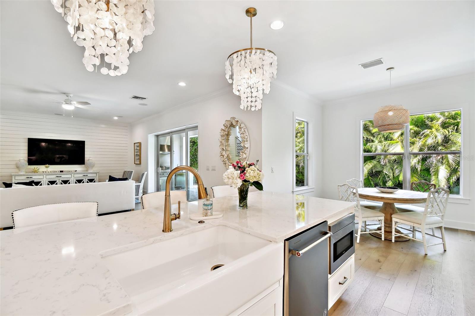 Listing photo id 27 for 3905 San Obispo Street