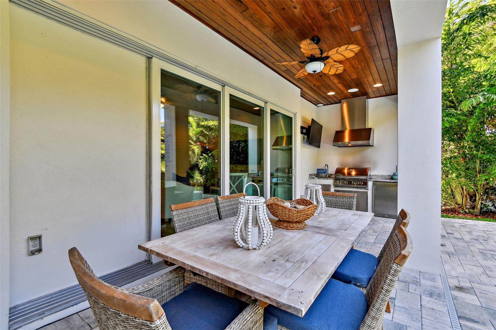 Listing photo id 30 for 3905 San Obispo Street