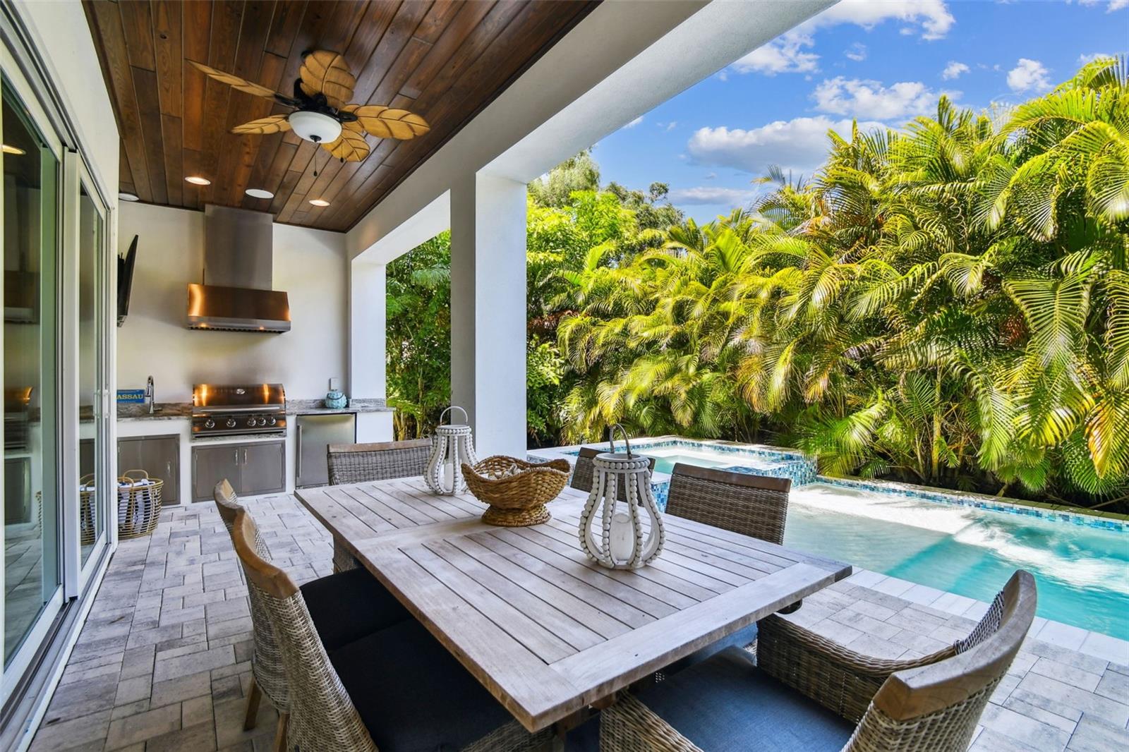 Listing photo id 32 for 3905 San Obispo Street