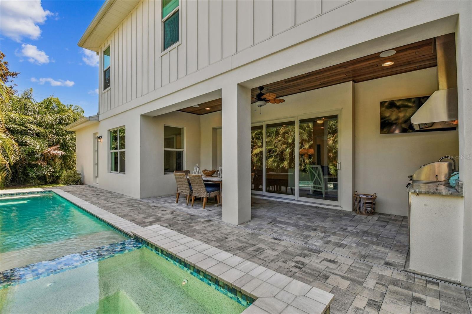 Listing photo id 35 for 3905 San Obispo Street