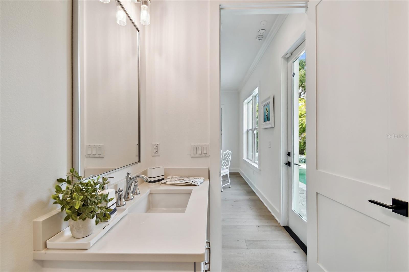 Listing photo id 38 for 3905 San Obispo Street