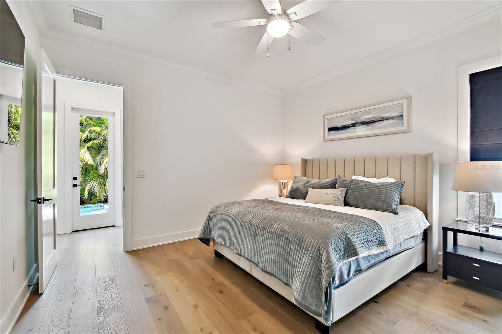 Listing photo id 41 for 3905 San Obispo Street