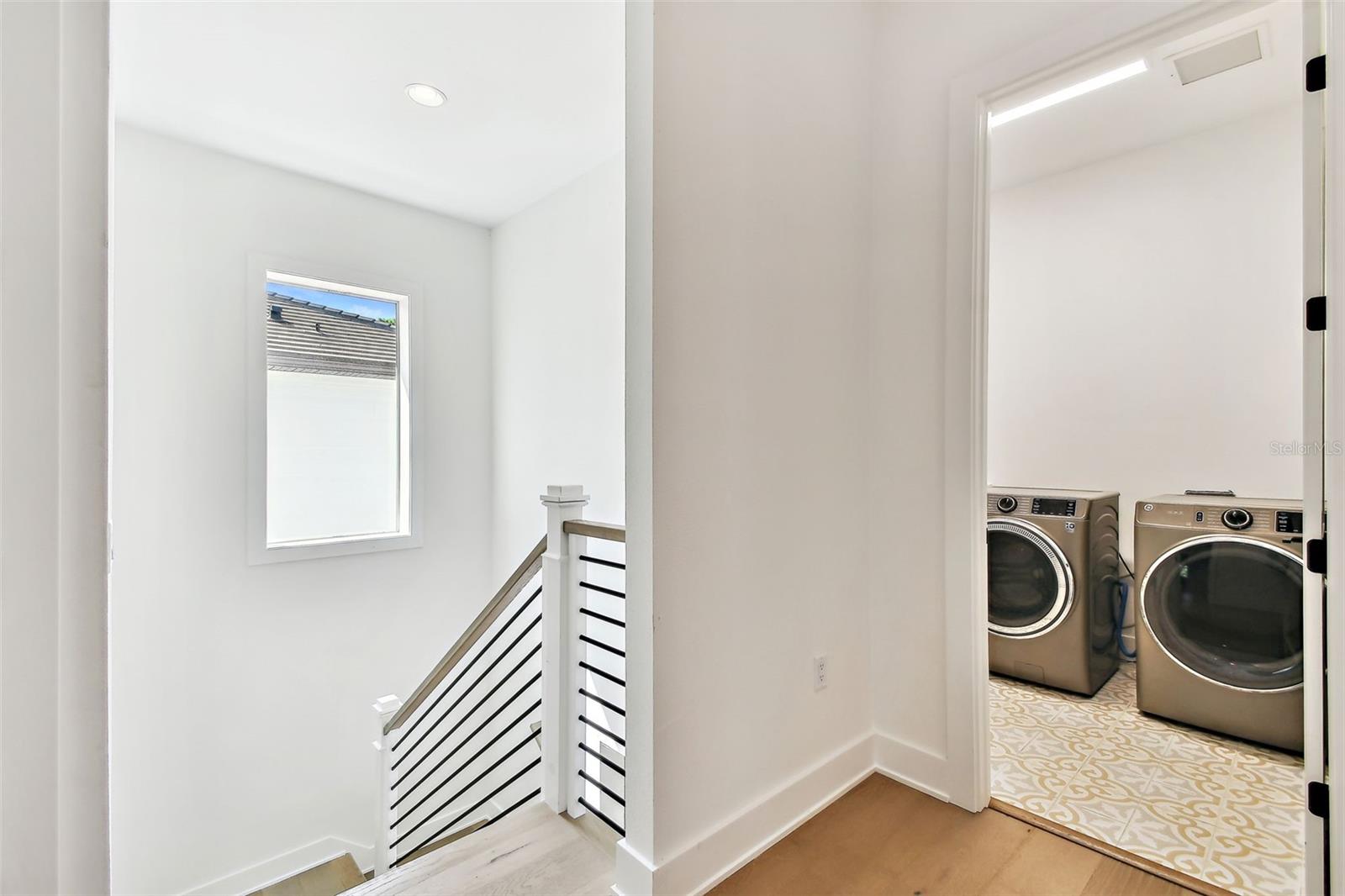 Listing photo id 43 for 3905 San Obispo Street