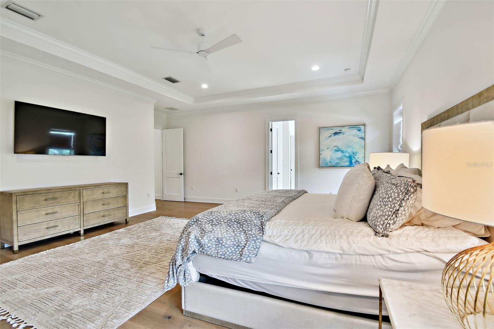 Listing photo id 47 for 3905 San Obispo Street