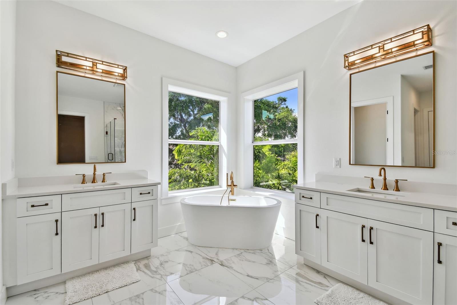 Listing photo id 48 for 3905 San Obispo Street