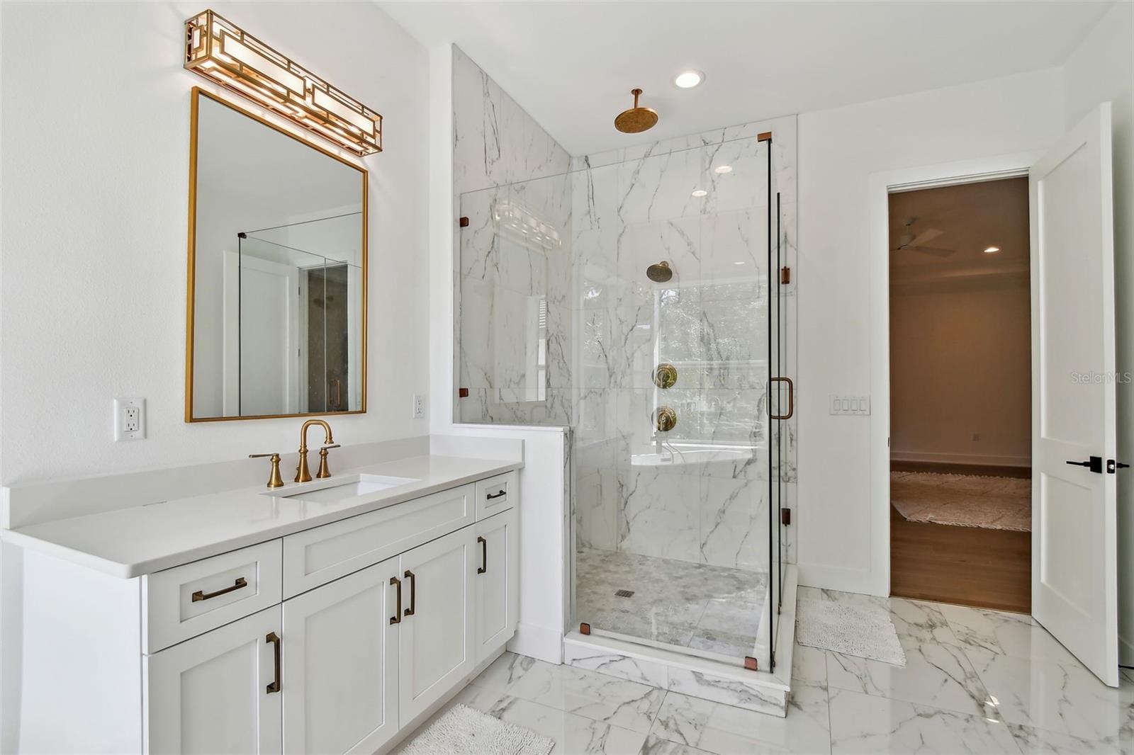 Listing photo id 51 for 3905 San Obispo Street