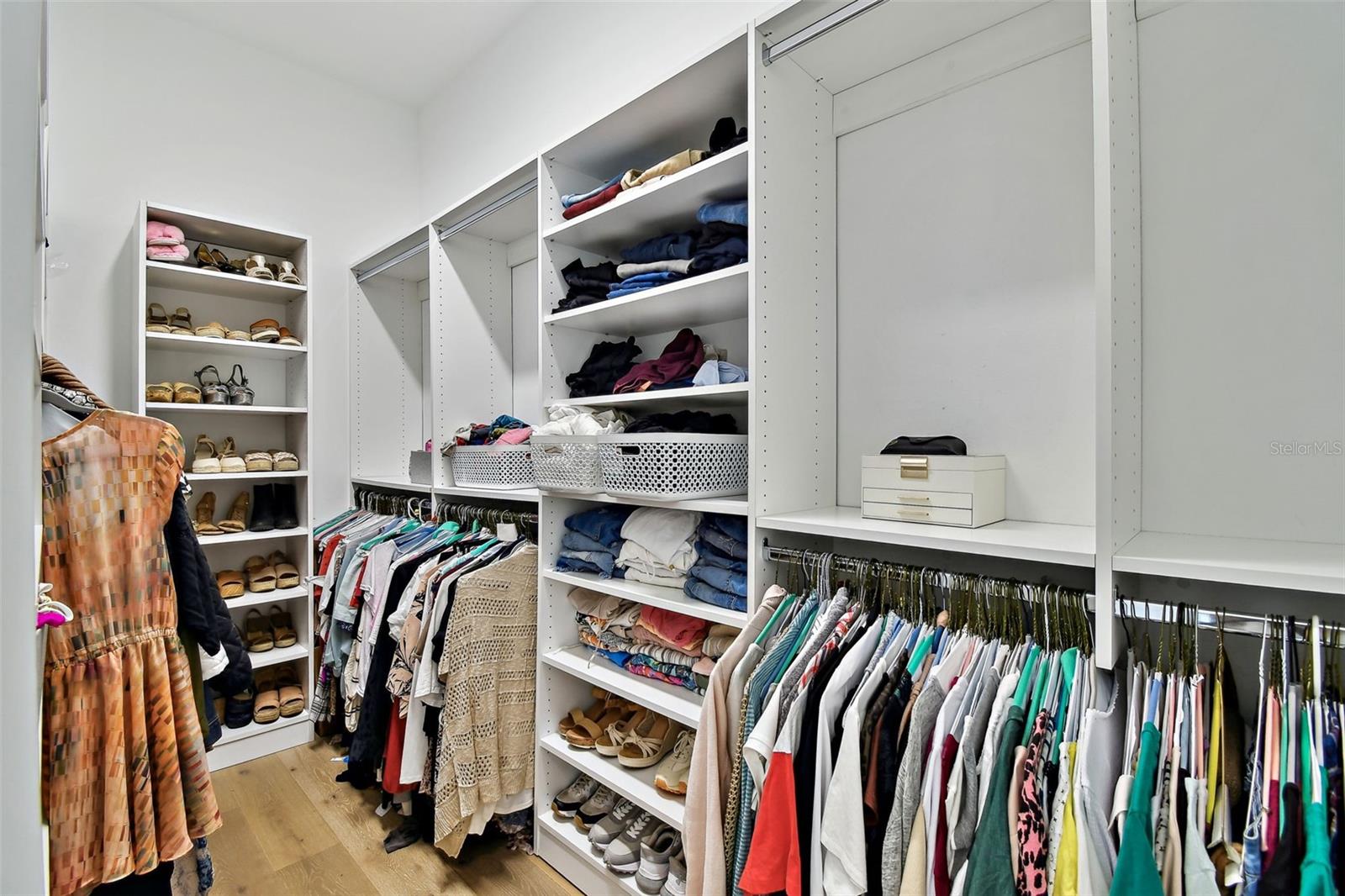 Listing photo id 53 for 3905 San Obispo Street