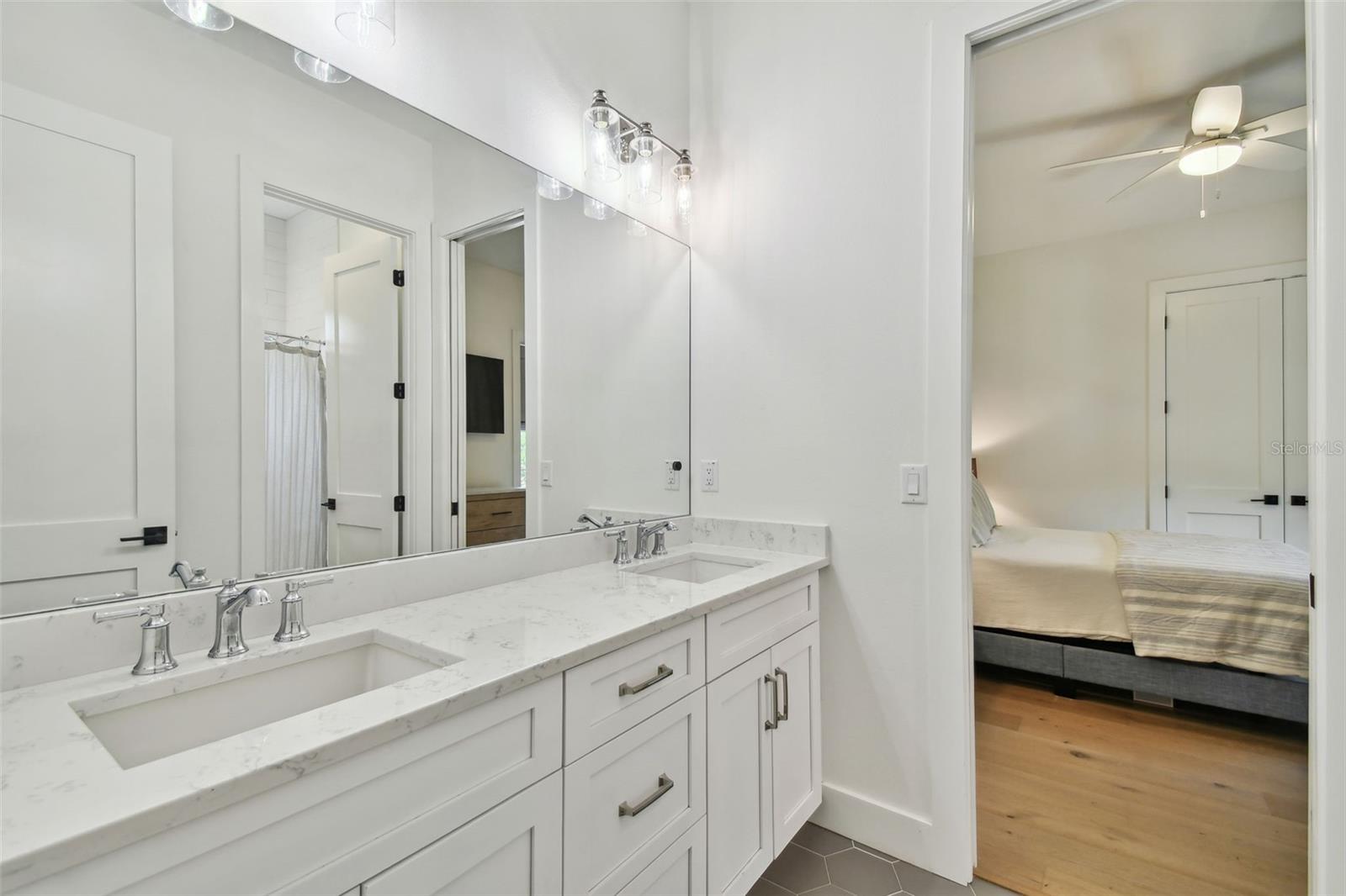 Listing photo id 55 for 3905 San Obispo Street